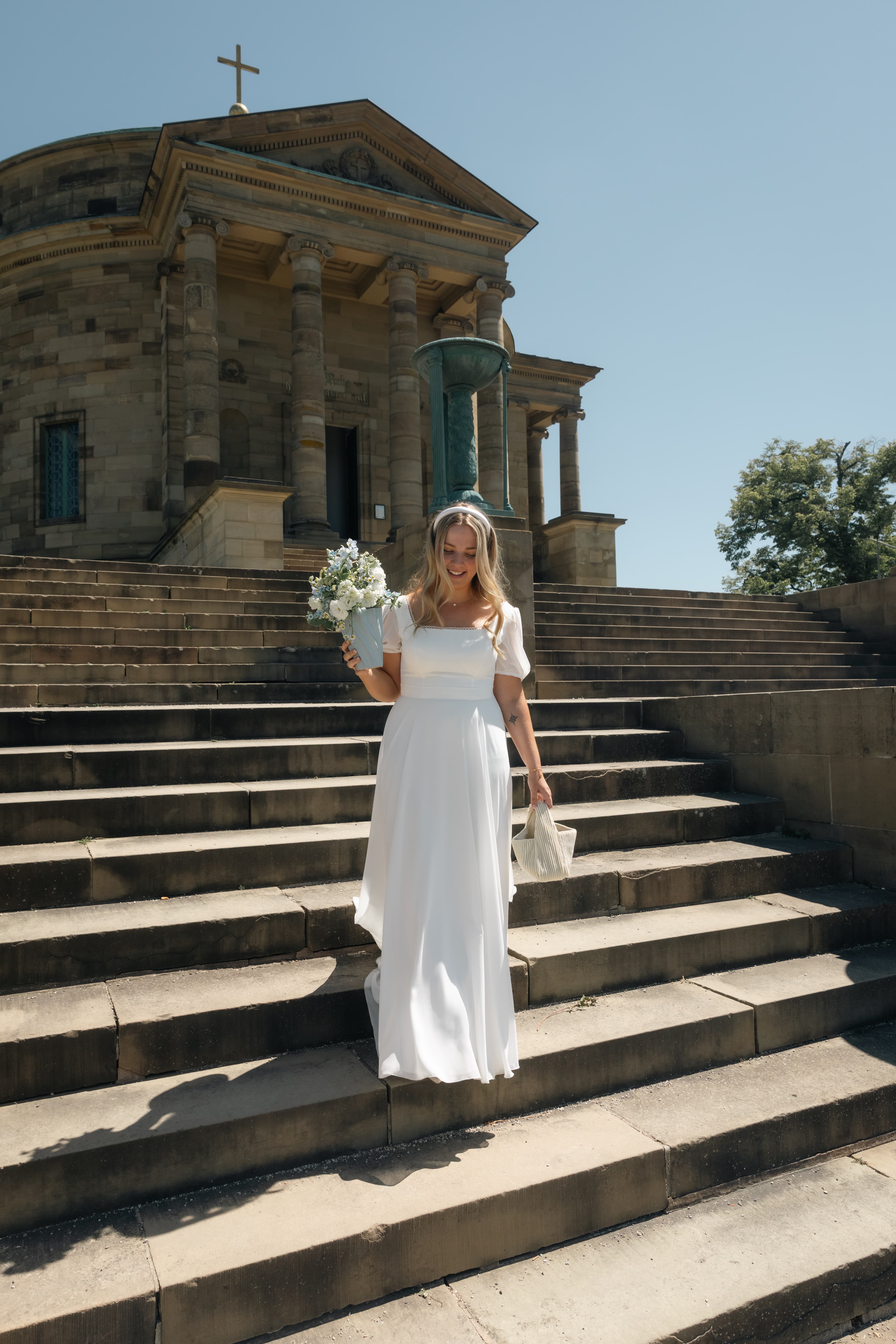 Hochzeitsfotografie – Braut an der Grabkapelle Stuttgart