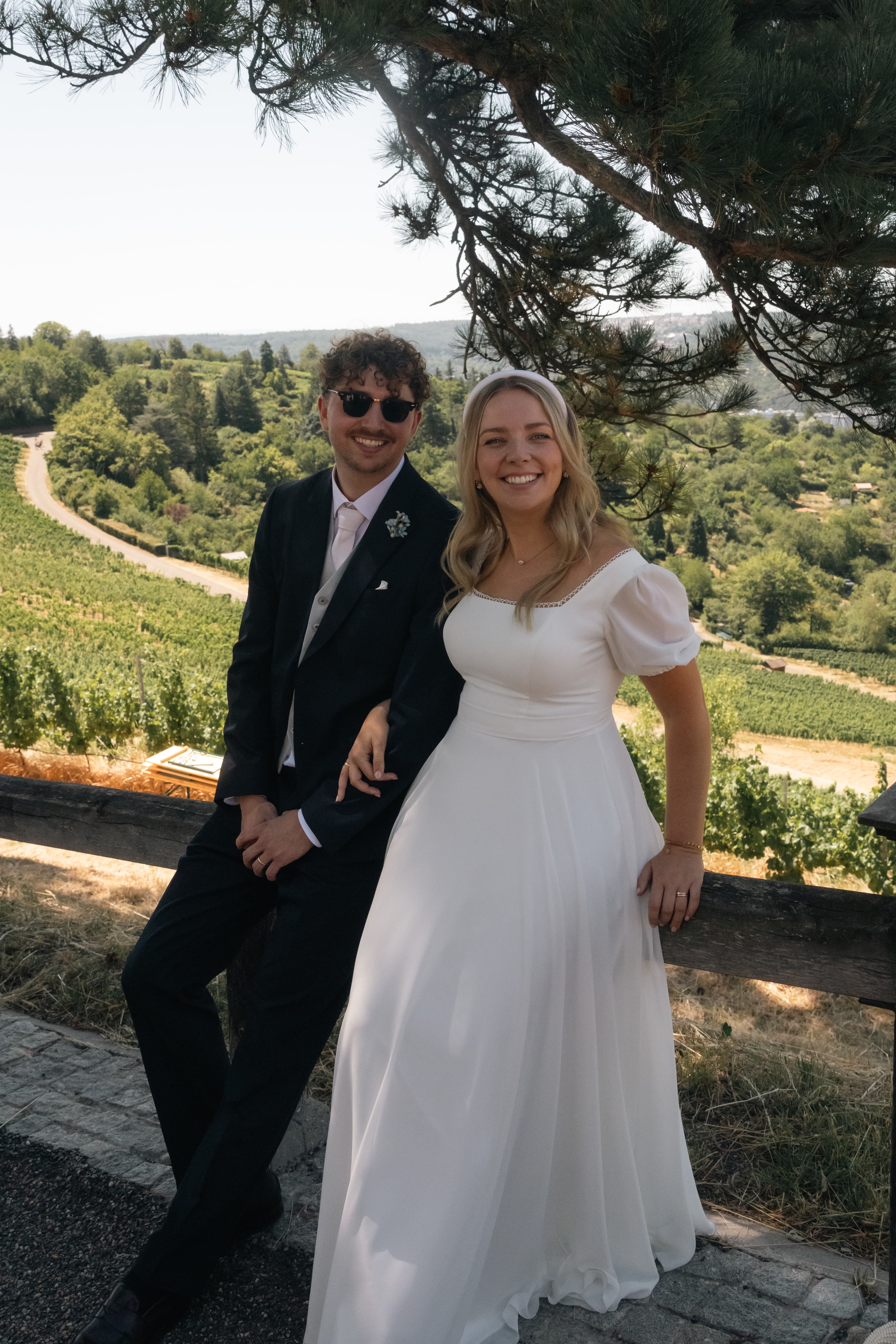 Hochzeitsfotografie – Brautpaar mit Aussicht auf Stuttgart