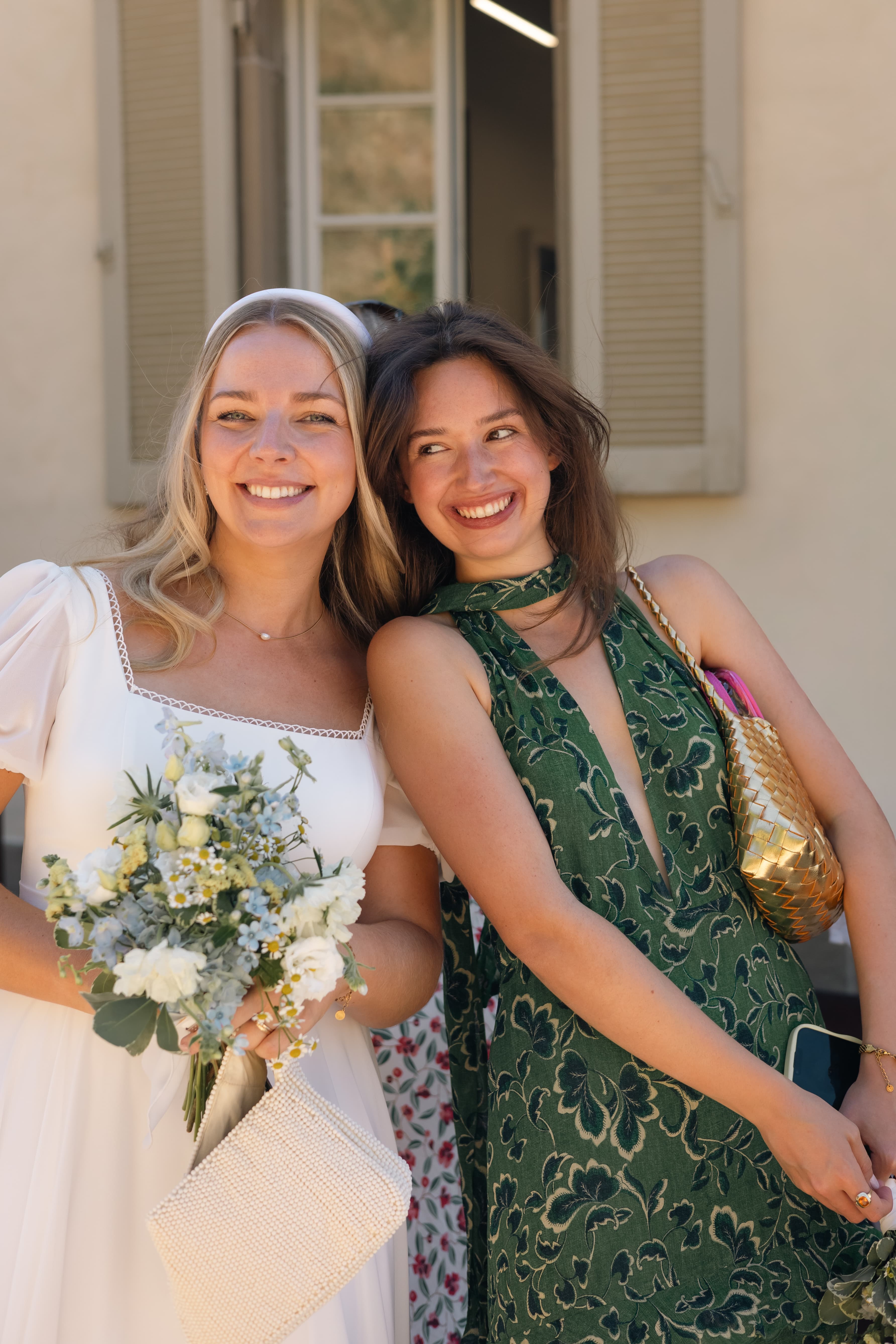 Hochzeitsfotografie – Braut vor dem Standesamt